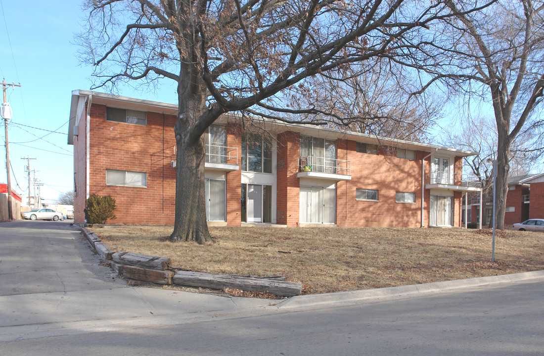 Crescent Heights Apartments in Lawrence, KS - Building Photo