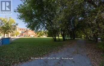 85 Emmett Ave in Toronto, ON - Building Photo - Building Photo