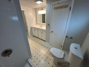 59 Center St, Unit 201 in Biddeford, ME - Foto de edificio - Building Photo