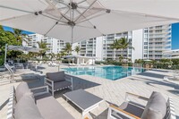 611 Ocean Dr in Key Biscayne, FL - Foto de edificio - Building Photo