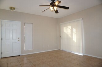 10525 Autumn Pine Ave in Las Vegas, NV - Building Photo - Building Photo