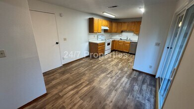 16060 SE Lark Ave in Milwaukie, OR - Building Photo - Building Photo