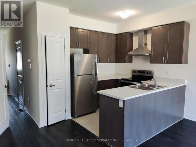 23 Genoa Dr in Hamilton, ON - Building Photo - Building Photo