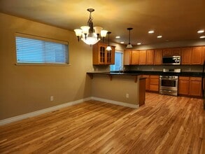 1308 Parkstone Ln in Bellingham, WA - Building Photo - Building Photo