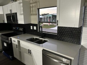 39638 Sunvalley Dr in Zephyrhills, FL - Building Photo - Building Photo