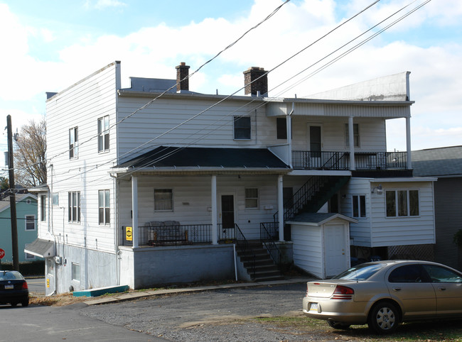 2004 Luzerne St in Scranton, PA - Foto de edificio - Building Photo