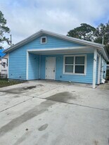 63 N Whitney St in St. Augustine, FL - Building Photo