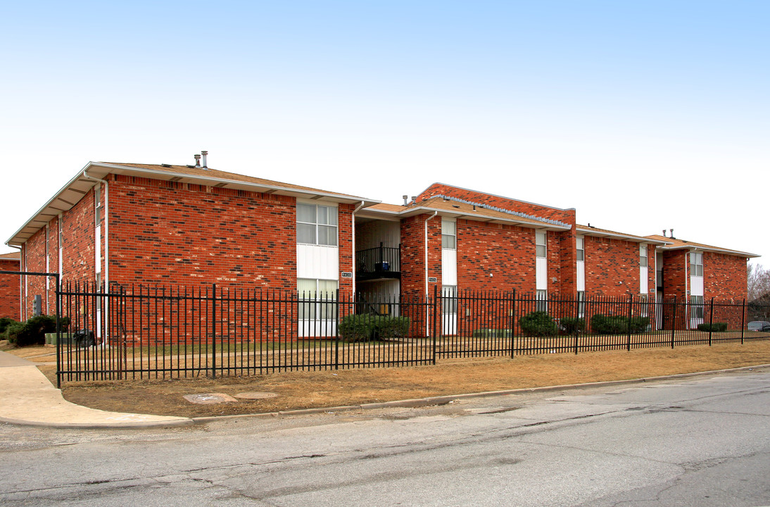 Mingo Manor in Tulsa, OK - Foto de edificio