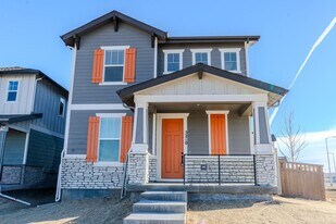 5210 N Denali Blvd in Aurora, CO - Building Photo