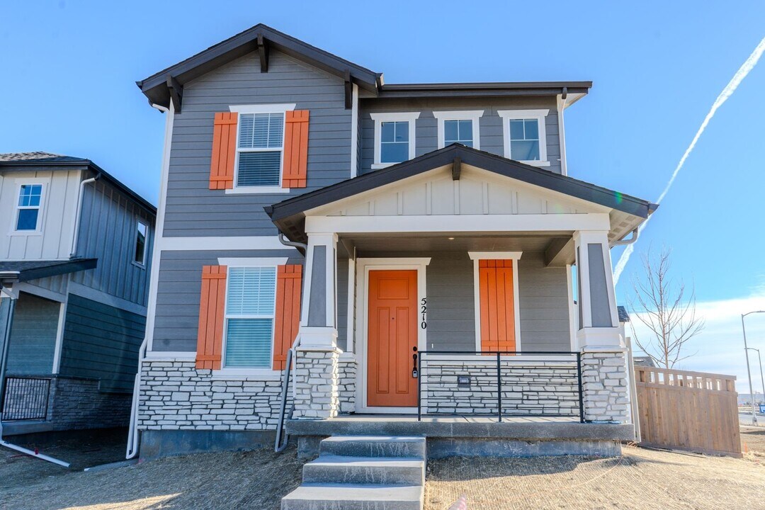5210 N Denali Blvd in Aurora, CO - Building Photo