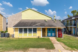 Woodscape Apartments in Houston, TX - Foto de edificio - Building Photo