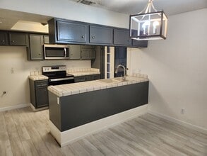 539 W Parlier Ave in Reedley, CA - Building Photo - Building Photo