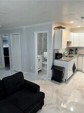 2240 Simms St in Hollywood, FL - Building Photo - Building Photo