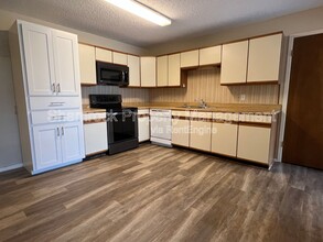 1102 Chapel View Dr in Waco, TX - Building Photo - Building Photo