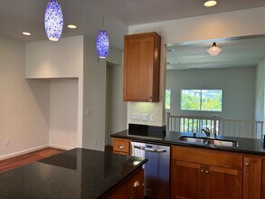 180 Oberg Ct in Mountain View, CA - Building Photo - Building Photo