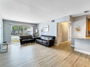 160 Cypress Club Dr in Pompano Beach, FL - Building Photo - Building Photo