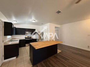 2131 Mossy Ridge in San Antonio, TX - Building Photo - Building Photo