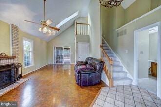 13432 Muirkirk Ln in Herndon, VA - Building Photo - Building Photo