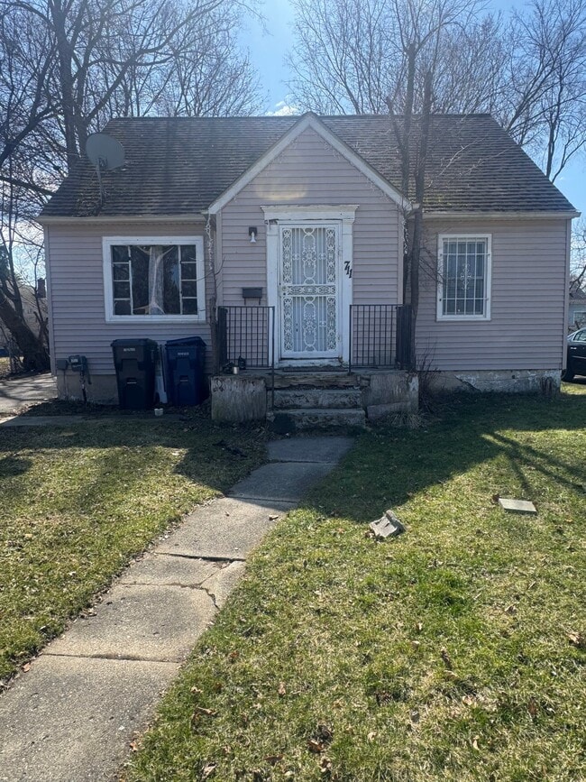 property at 711 W Dewey St