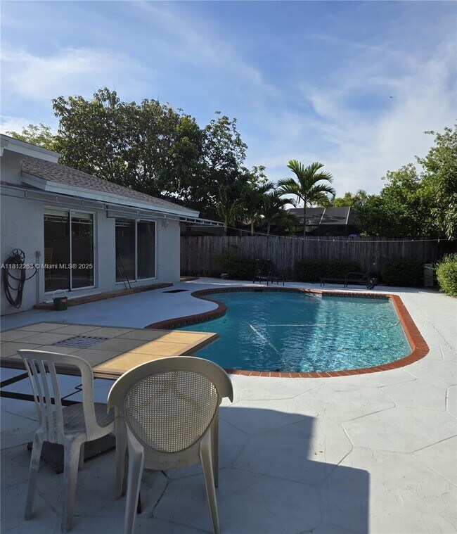 10625 SW 127th Pl in Miami, FL - Building Photo - Building Photo
