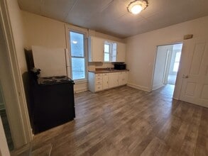 86 E Franklin St in Ephrata, PA - Building Photo - Building Photo