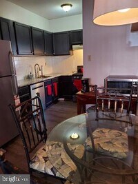 914 Ellsworth St photo'