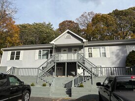 160 McKay Rd in Huntington Station, NY - Building Photo