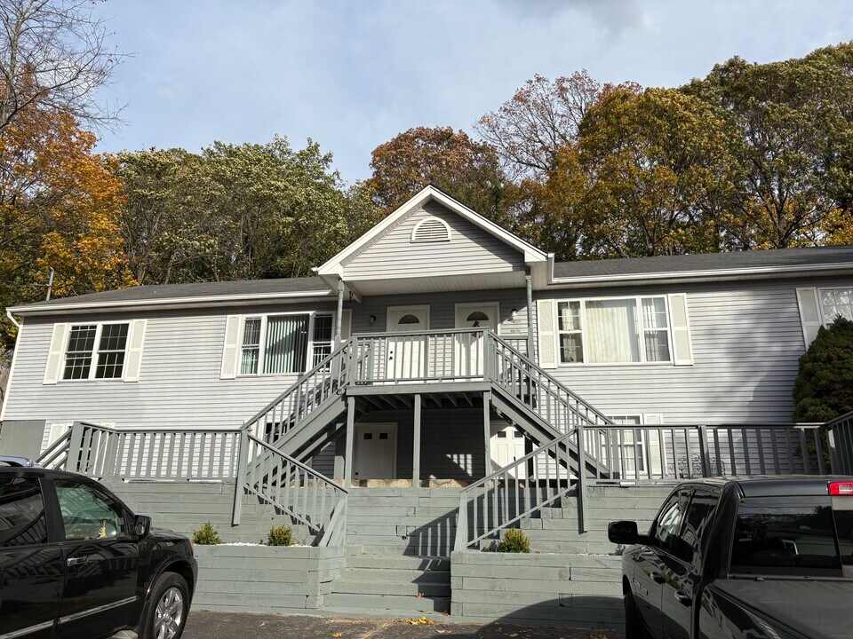 160 McKay Rd in Huntington Station, NY - Building Photo