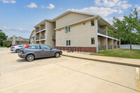 Eastland Apartments in Urbana, IL - Foto de edificio - Building Photo