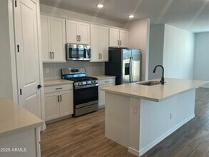 7700 W Saddlehorn Rd in Peoria, AZ - Building Photo - Building Photo