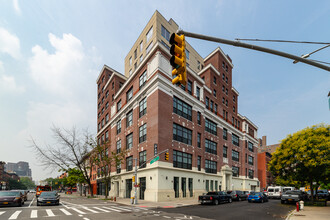 East River Lofts in New York, NY - Foto de edificio - Primary Photo