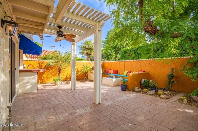 5730 N Scottsdale Rd in Paradise Valley, AZ - Building Photo - Building Photo