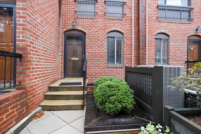 1076 Paper Mill Ct in Washington, DC - Building Photo - Building Photo