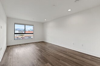 Wilcox Melrose in Los Angeles, CA - Foto de edificio - Building Photo