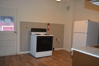 15 Brainard St, Unit 15 in Whitesboro, NY - Foto de edificio - Building Photo