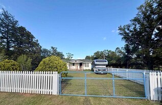 8816 Gibson Rd in Molino, FL - Building Photo