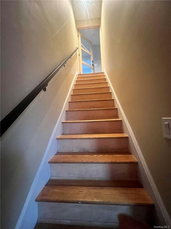 36 Roanoke Ave in Rye Brook, NY - Building Photo - Building Photo