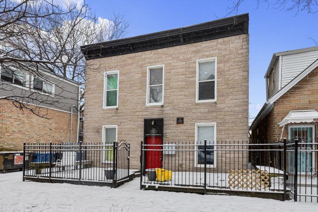 2313 W McLean Ave in Chicago, IL - Building Photo