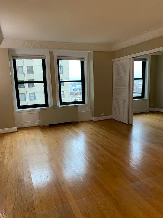 15 E Kirby St in Detroit, MI - Building Photo