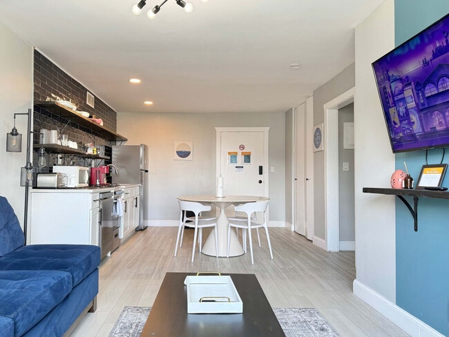 215 Piedmont Ave NE