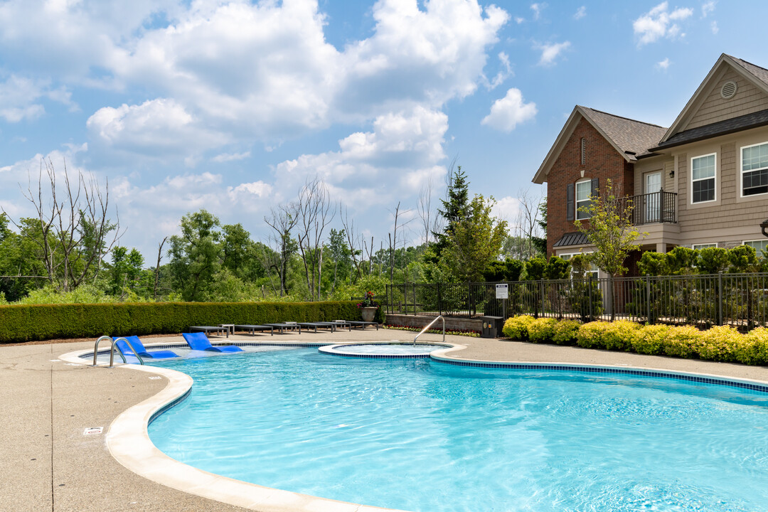 Heron Springs Townhomes and Apartments in Lake Orion, MI - Foto de edificio