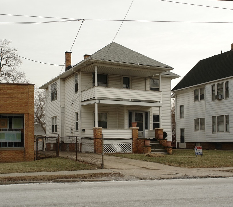 4495 Pearl Rd in Cleveland, OH - Foto de edificio