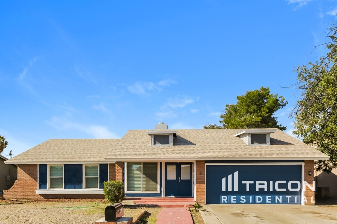 4832 N 87th Ln in Phoenix, AZ - Building Photo