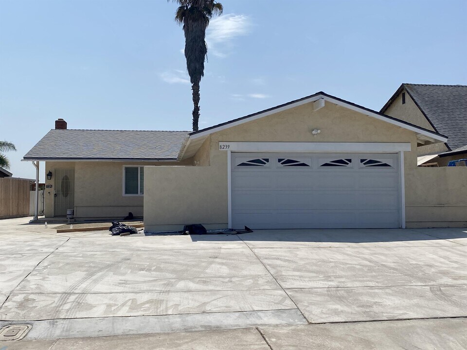 8239 Loma View Ct in Spring Valley, CA - Building Photo