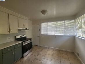 18751 Center St in Castro Valley, CA - Building Photo - Building Photo