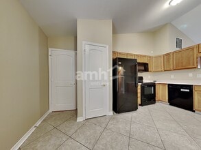 937 Heatherwood Dr in Greenwood, IN - Building Photo - Building Photo