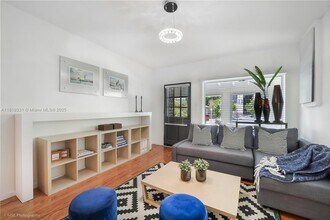 3655 Oak Ave in Miami, FL - Building Photo - Building Photo