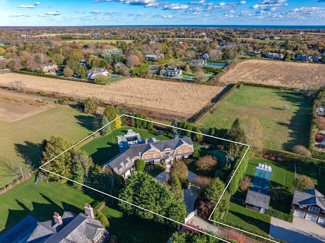 262 Mecox Road in Water Mill, NY - Building Photo - Building Photo