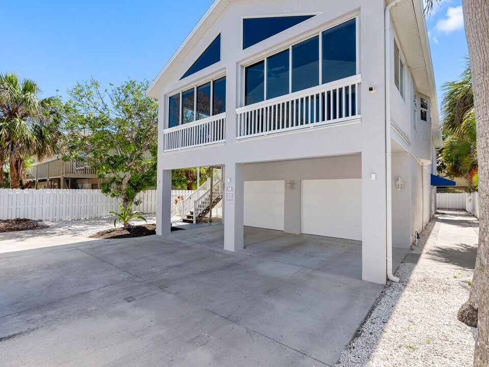6911 Point of Rocks Rd in Sarasota, FL - Building Photo