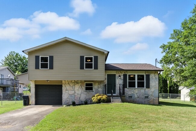 property at 3907 Vienna Dr